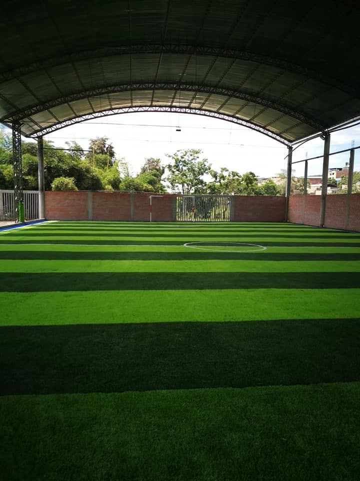 Cancha sintética, vista lateral